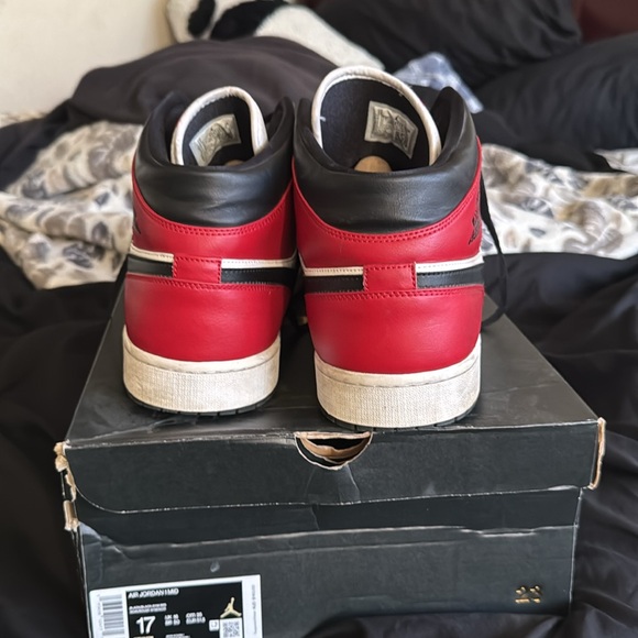 Jordan 1 Mid - Picture 5 of 5